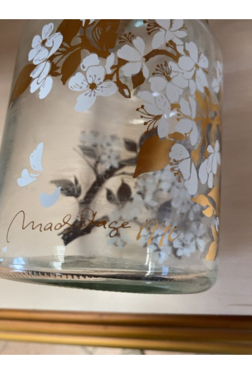 Mads Stage år 1990 forråds glas